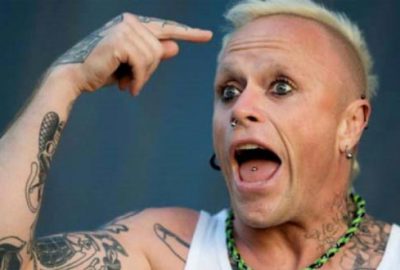 Müzik dünyası şokta! Ünlü solist evinde ölü bulundu