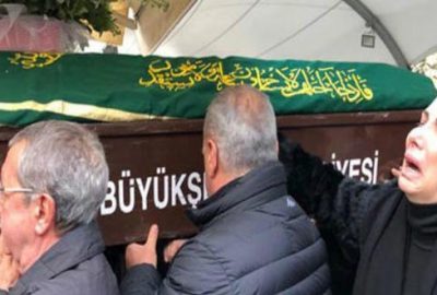 Ünlü şarkıcının babası, son yolculuğuna uğurlandı