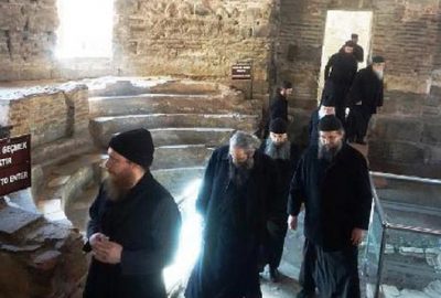 Yunanistan Ortodoks Kilisesi papazları, Ayasofya Orhan Camii’ni ziyaret etti