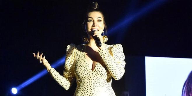 Ünlü şarkıcıdan kadınlar günü açıklaması: ‘Erkeksiz de olmaz’