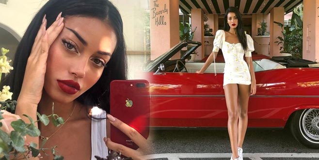 F1 pilotunun güzeli, küvette çıplak poz verdi