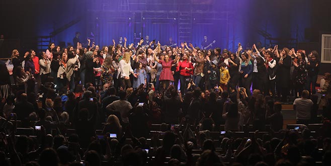 Sertab’ın kadın korosu