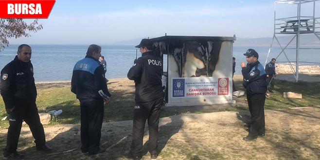 Cankurtaran danışma bürosu yakıldı