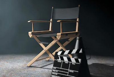 Tuvalete gidemeyince idrarını yönetmenin yüzüne attı