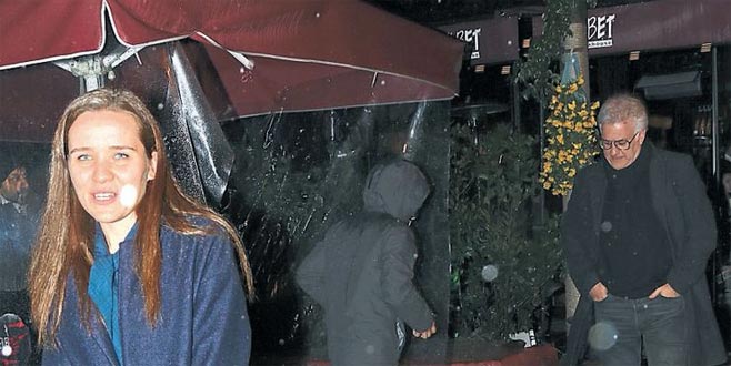 Tamer Karadağlı’nın yanındaki kadın kim?