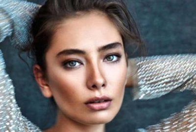 Makyajsız hali takipçilerini kendine hayran bıraktı!