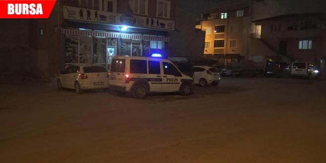 Top oynayan çocuğuna bağıran komşularını bıçakladı!