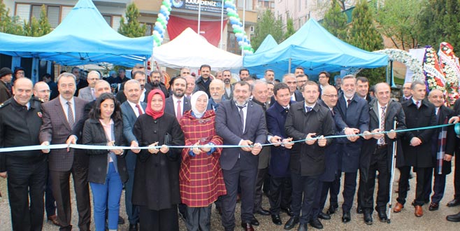 Görkemli açılış Görkemli açılış