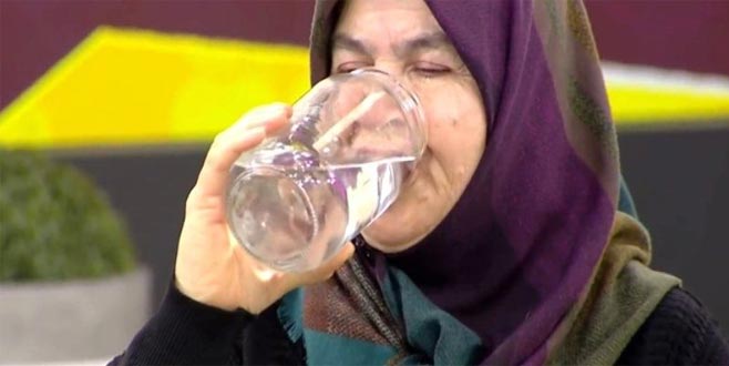 Günde 25 litre su içen kadın, hayat hikayesiyle ağızları açık bıraktı! Günde 25 litre su içen kadın, hayat hikayesiyle ağızları açık bıraktı!