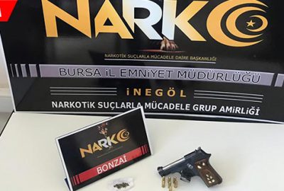 Huzur uygulamasına takılan araçlardan ruhsatsız silah ve uyuşturucu çıktı