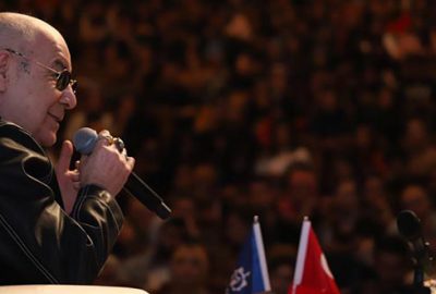 Herkes kalbinin ekmeğini yer