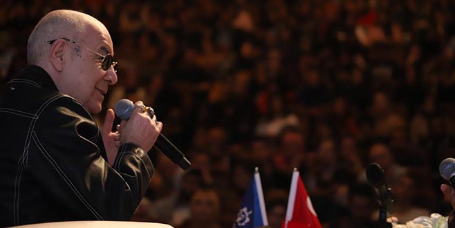 Herkes kalbinin ekmeğini yer