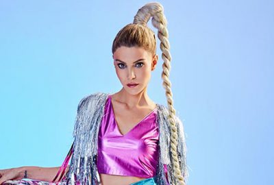 Tarzını değiştirdi