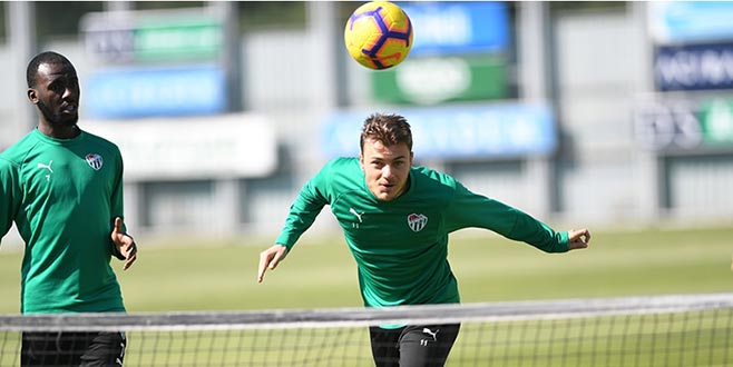 Timsah boş durmuyor