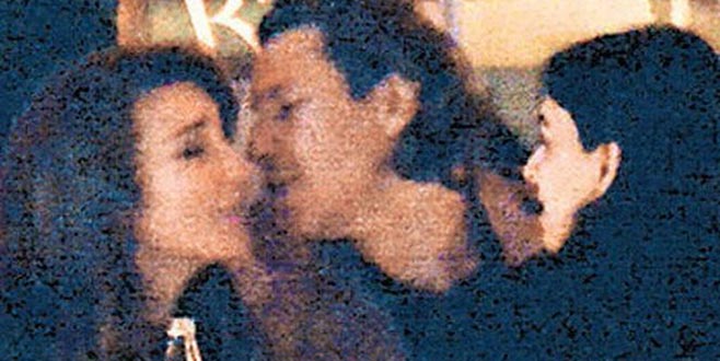 Aşıklar birbirlerini öpmeye doyamadı