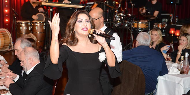 Podyum Sahne’de Nükhet Duru coşkusu