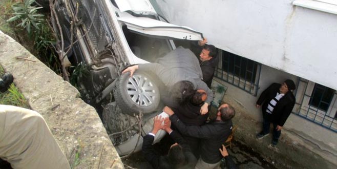 Cumhurbaşkanı Erdoğan’ın oy kullanacağı okulun yanında inanılmaz kaza!