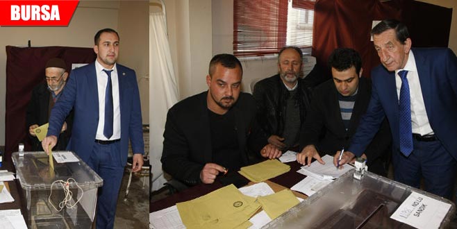 Bu sandıkta muhtarlık için baba oğul yarışıyor