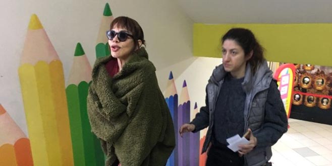 Ünlü sanatçı, oy kullanmak için gittiği okulda eli boş döndü