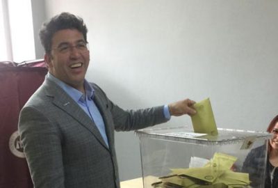 İYİ Parti adayı ünlü oyuncu oyunu kullandı