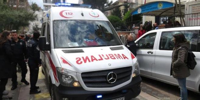 Muhtar adayları arasında bıçaklı kavga! Sandık başında kan aktı