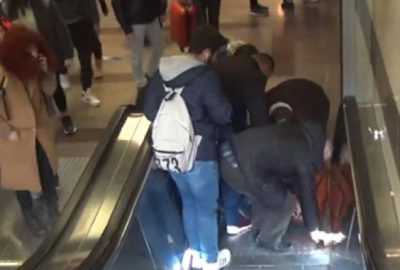 Bir süre önce felç geçiren usta oyuncu, yürüyen merdivenden düştü!