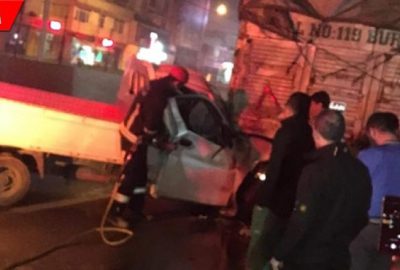 Kamyonetle kamyon çarpıştı!