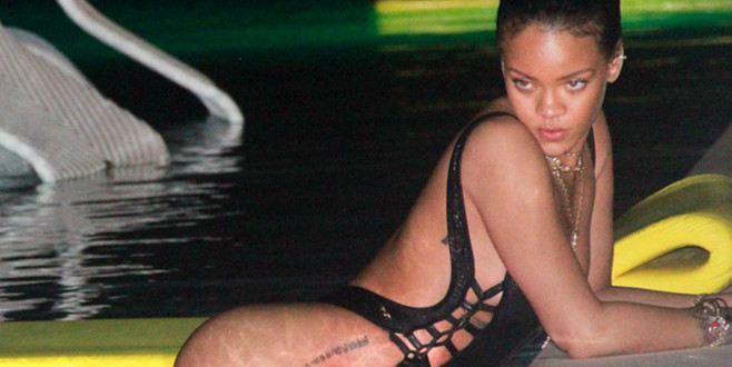 Rihanna rekor kırdı! Rihanna rekor kırdı!