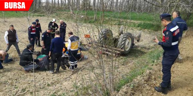 Tarlasını sürerken devrilen traktörün altında can verdi Tarlasını sürerken devrilen traktörün altında can verdi
