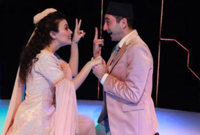 Ünlü oyuncu dizilerdeki başarısını tiyatroya taşıdı!