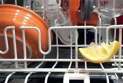 Bulaşık makinesine limon kabuğu koyduğunuzda bakın neler oluyor!