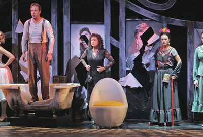 Dali’nin Kadınları Bursa’dan geçti