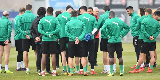 Taktik yaptılar gittiler