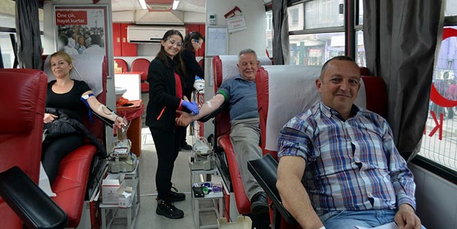 Eğitimcilerden kan bağışı