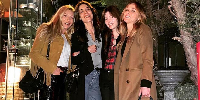 Ünlü dostların keyifli gecesi