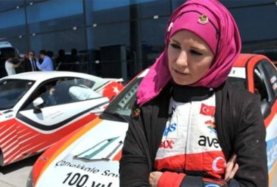 ‘Gücüm yetmedi’ diyerek başörtüsünü çıkardı