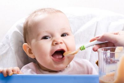 ‘Bebekleri 4-8 ay arasında alerjik gıdalarla tanıştırın’