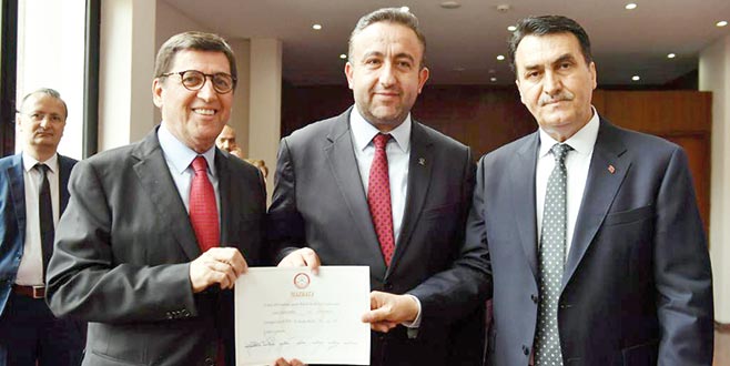 Semih Vardarbaş mazbatasını aldı