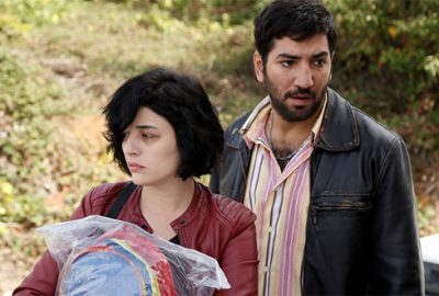 Bursalı oyuncudan cesur poz! Bacakları sosyal medyayı salladı