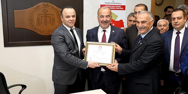 Türkyılmaz mazbatasını aldı