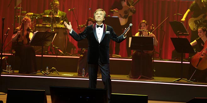 Sahnede yarım asır Sahnede yarım asır