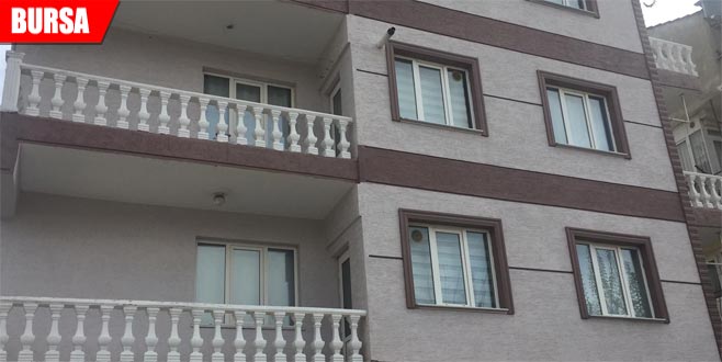 Dengesini kaybeden kadın balkondan aşağı düştü! Dengesini kaybeden kadın balkondan aşağı düştü!