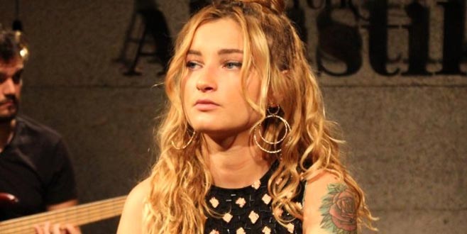 Ünlü şarkıcıyı kahreden ölüm haberi!