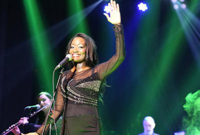 Della Miles’tan örnek Türk Lirası kararı