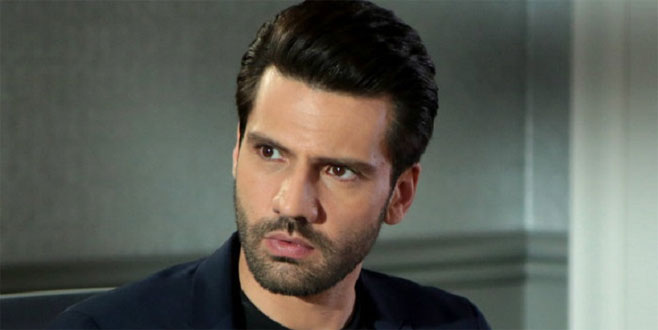 Sevgilisiyle görüntülenen ünlü oyuncunun gergin anları!