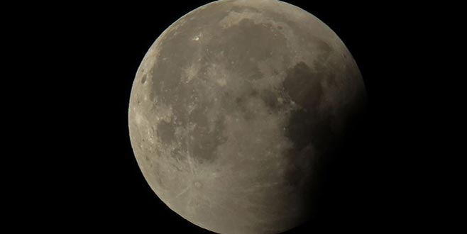 Meteor yağmurları Ay’da su buharı ortaya çıkarıyor