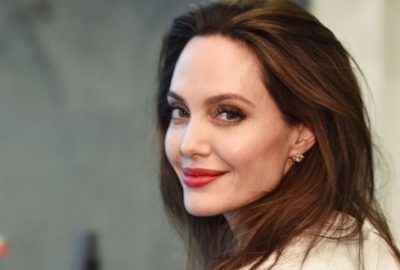 Angelina Jolie pes etti, soyadını değiştirdi!