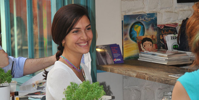 Kafesindeki tablolar çalındı