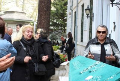 Usta sanatçı son yolculuğuna uğurlandı! Gözyaşları sel oldu