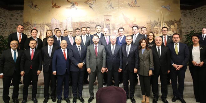 Bakan Albayrak bankacılarla bir araya geldi Bakan Albayrak bankacılarla bir araya geldi